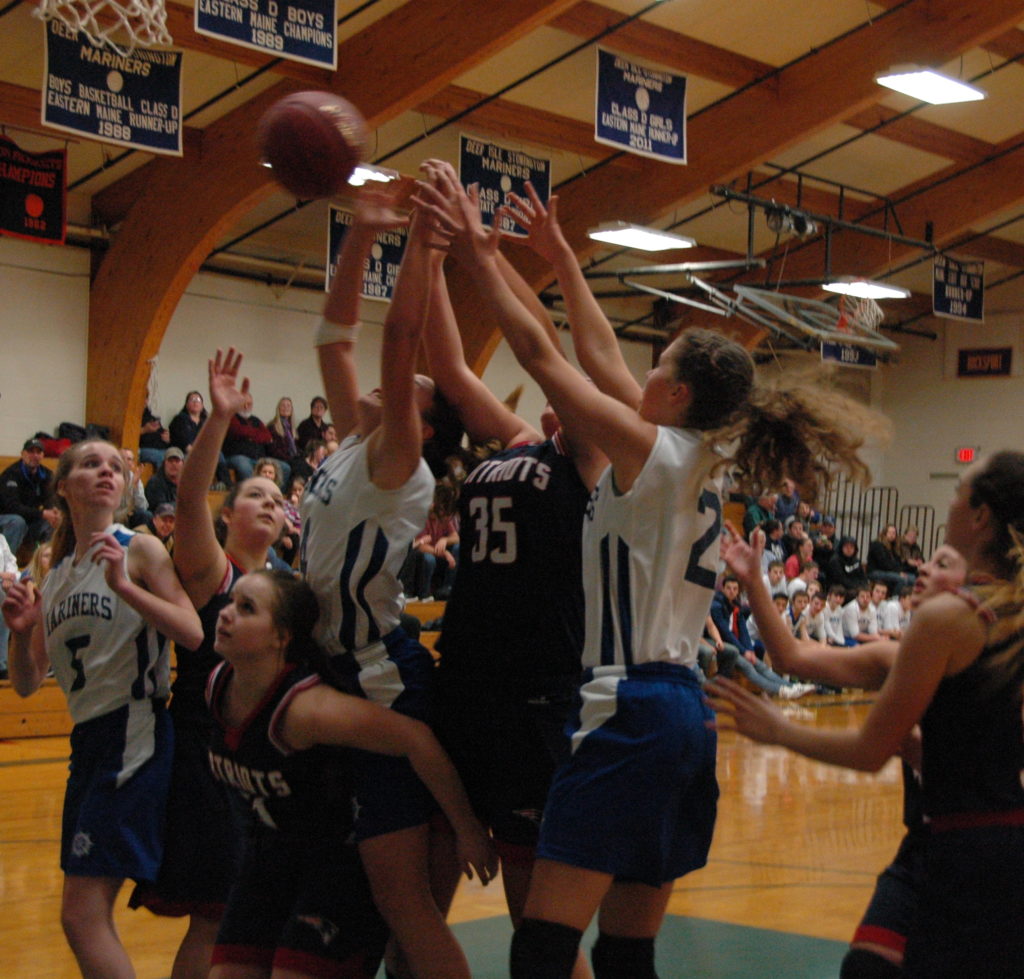 The Mariners rebound on their way to victory over Bangor Christian. Photo by Jack Scott