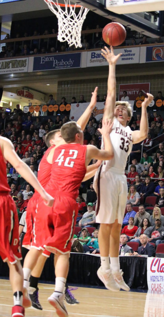 Percy Zentz lays it up. Photo by Anne Berleant