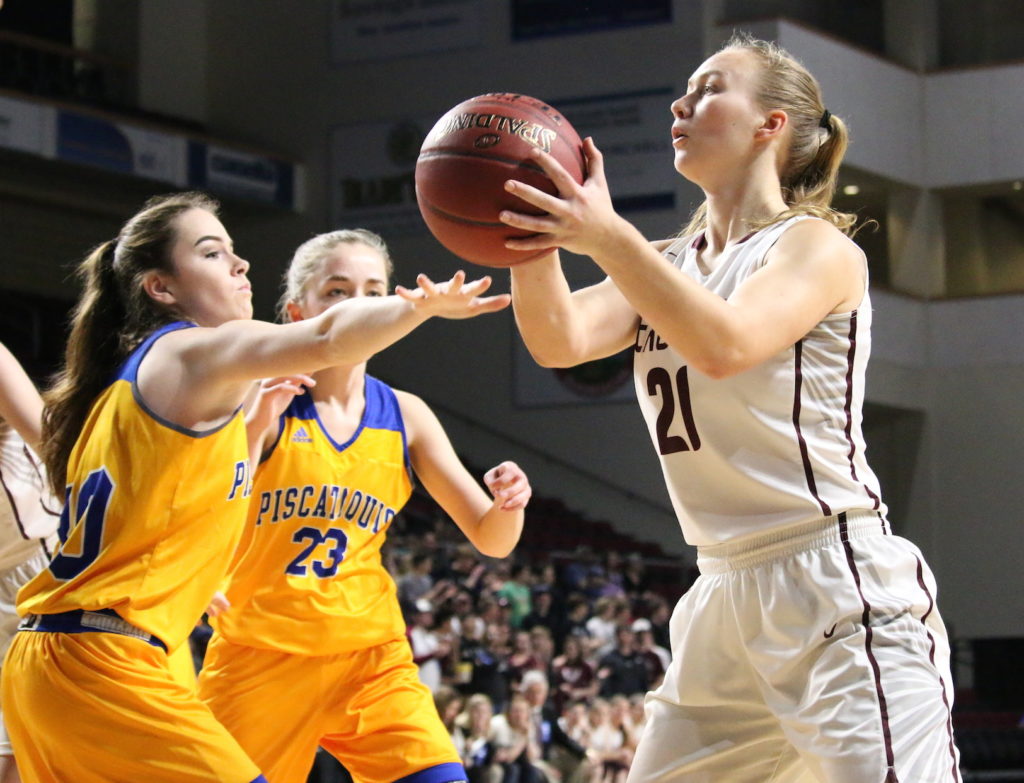 Morgan Dauk sets her shot. Photo by Anne Berleant