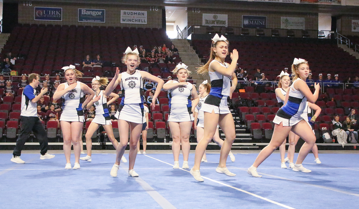 Mariner cheerleaders show their spirit