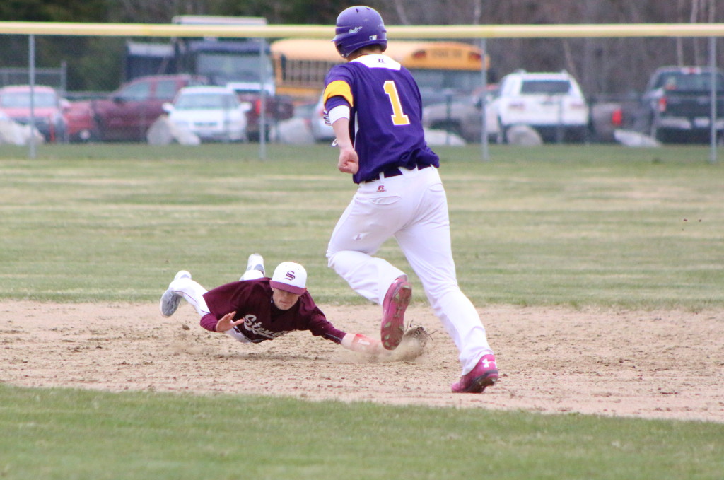 Second baseman Nick Norton makes the out in the third inning. Photo by Monique Labbe