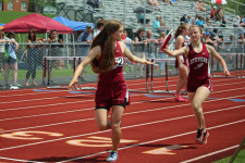 800 meter realy hand off